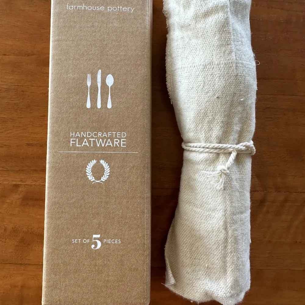 NEW Brushed Gold Flatware "Farmhouse Pottery" brand (six sets of Stowe 5 piece) - Picture 4 of 12